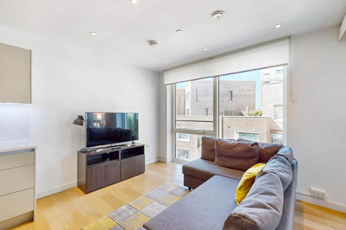 Chic 1 Bed Flat With Balcony Walking Distance to tube - 5