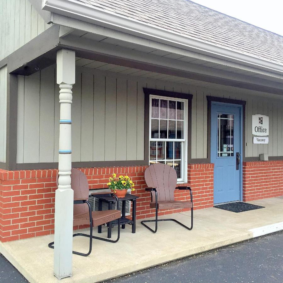 LITTLE VILLAGE MOTEL — photo 5
