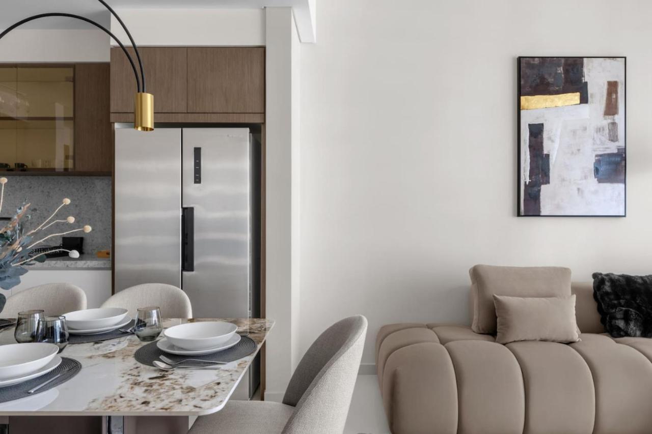 Palm-View 2BR Elie Saab Luxury - 4