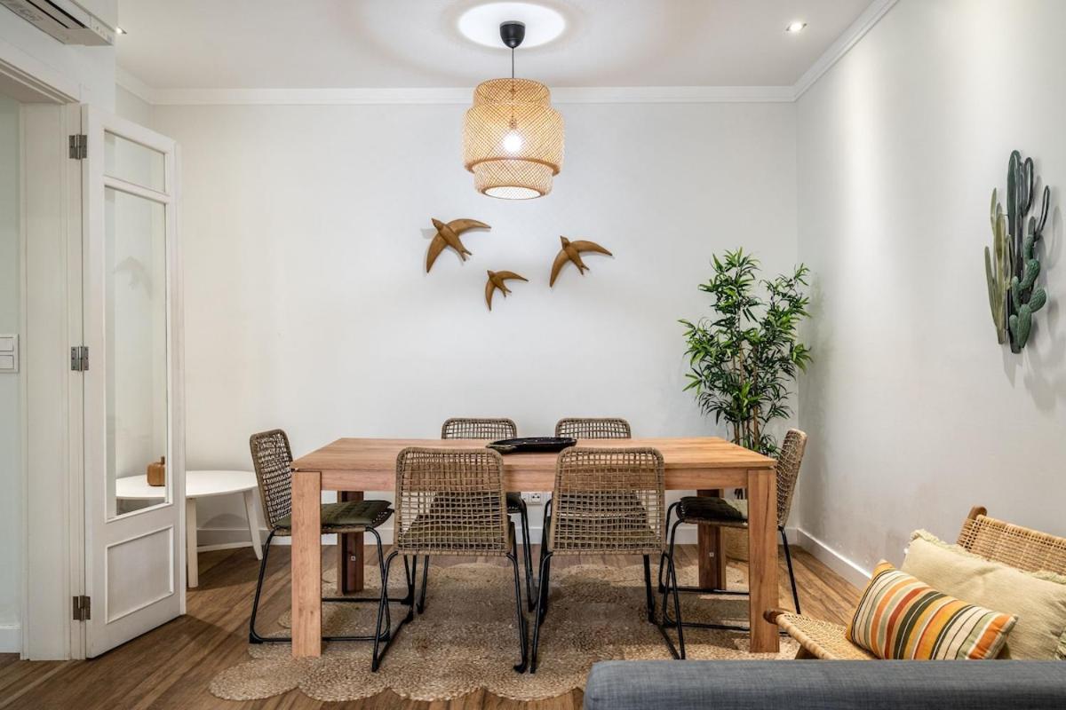 Central T2 with AC and Patio Near Av da Liberdade by Lisbeyond