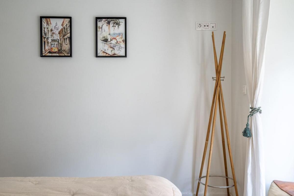 Central T2 with AC and Patio Near Av da Liberdade by Lisbeyond - 5