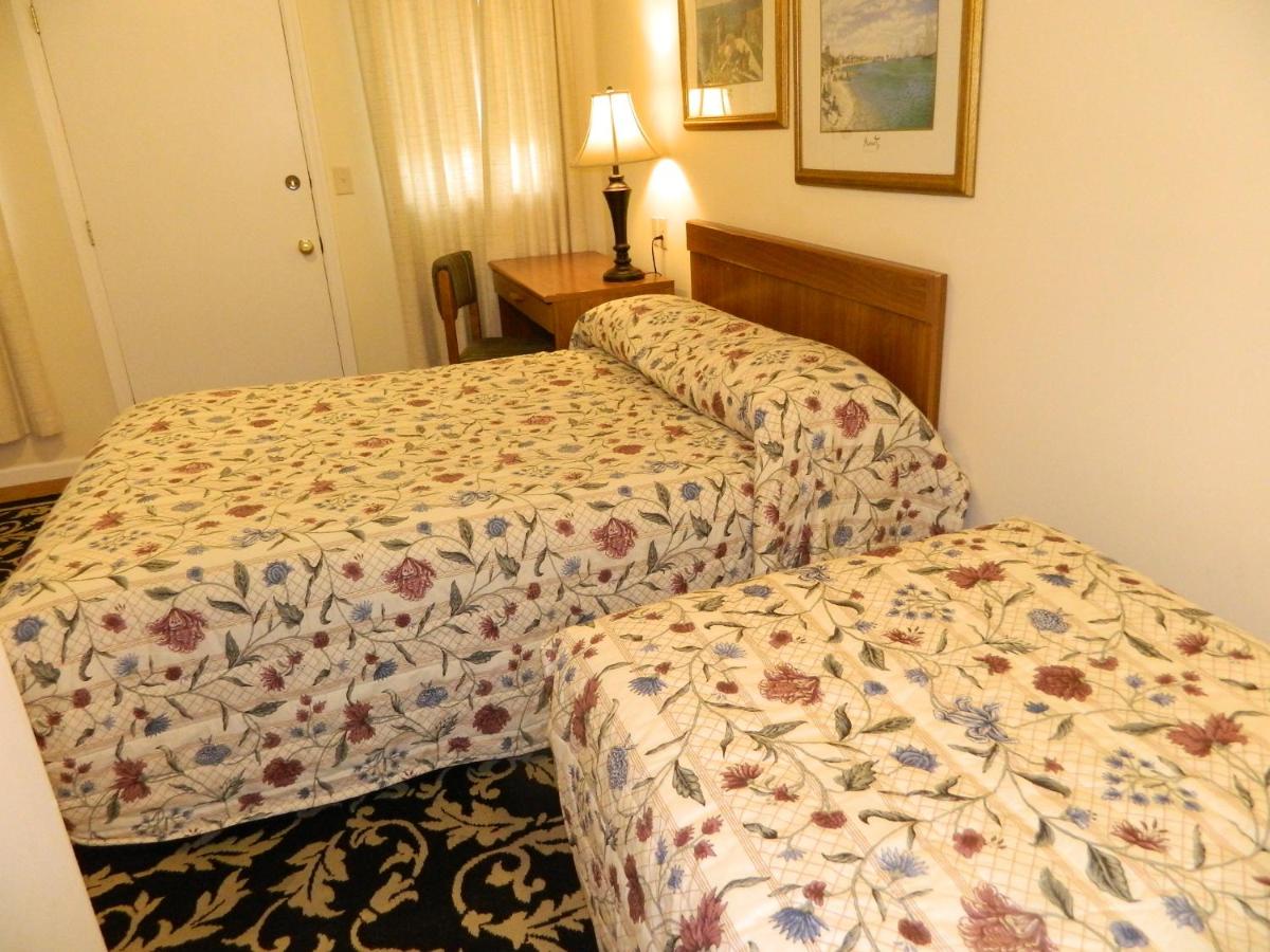 Twin Oaks Motel — photo 4