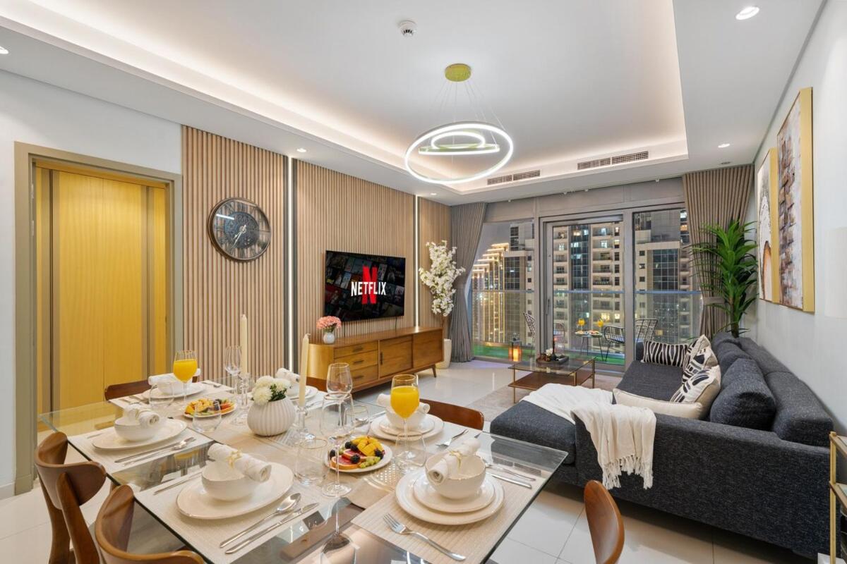 Sky-High Infinity Pool with Burj Khalifa Views - 4