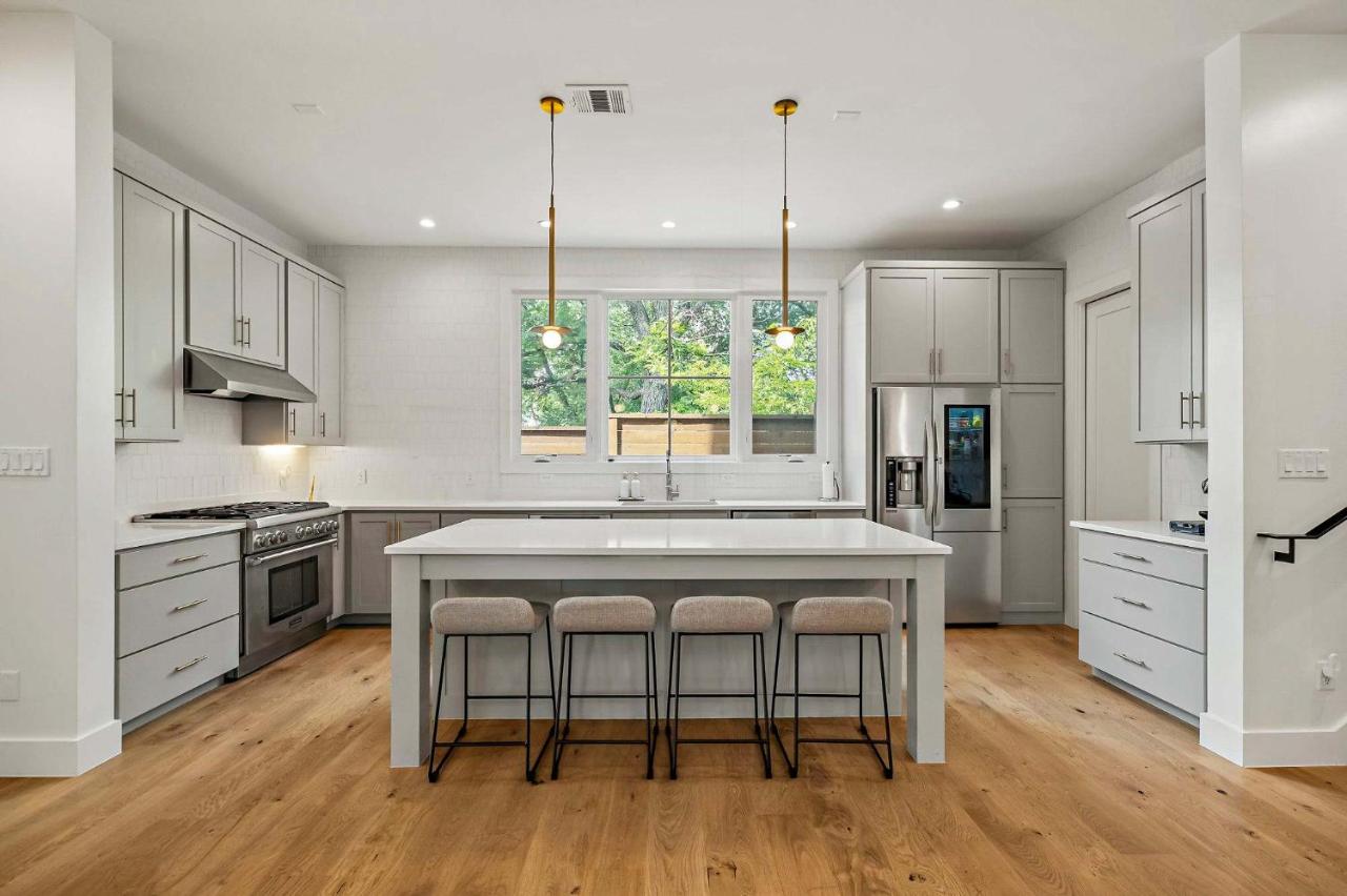 SoCo Oasis - 4BR, Pool, Gym, Fire Pit, DT ATX - 4