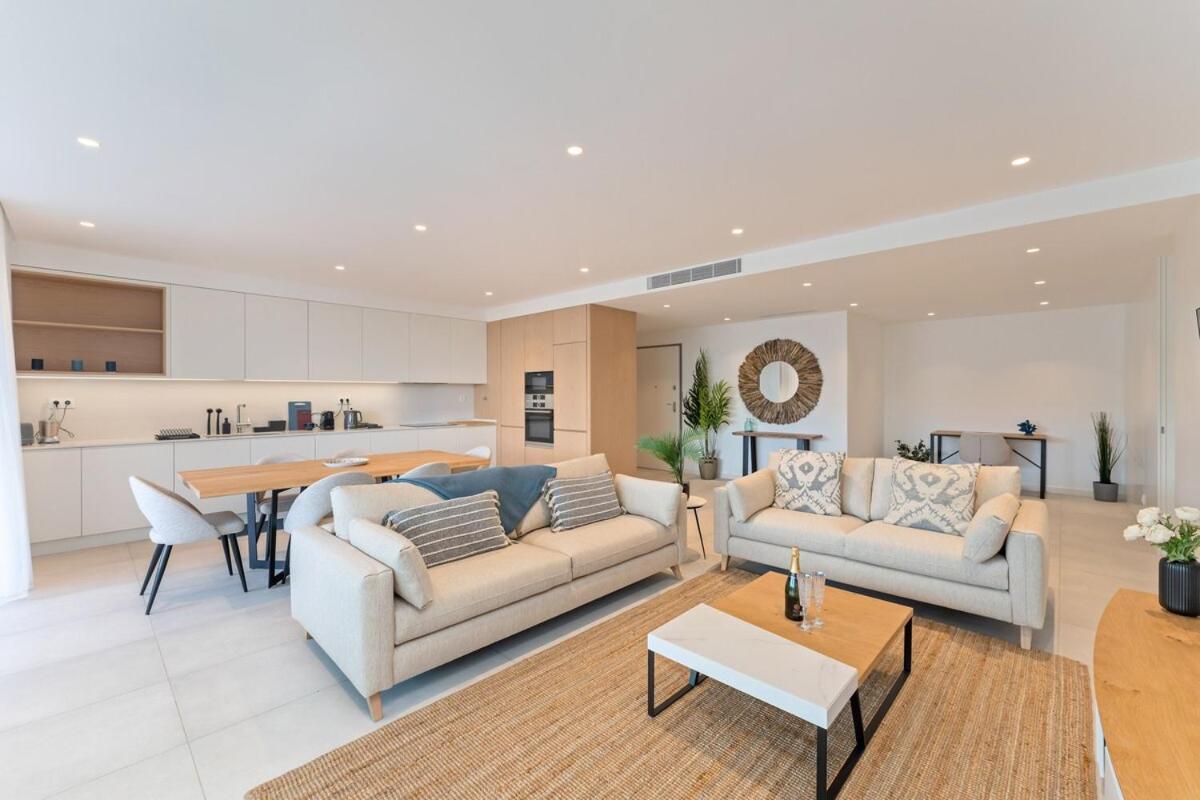 Luxury 3BR Sea Views, Pool, Sauna, Gym