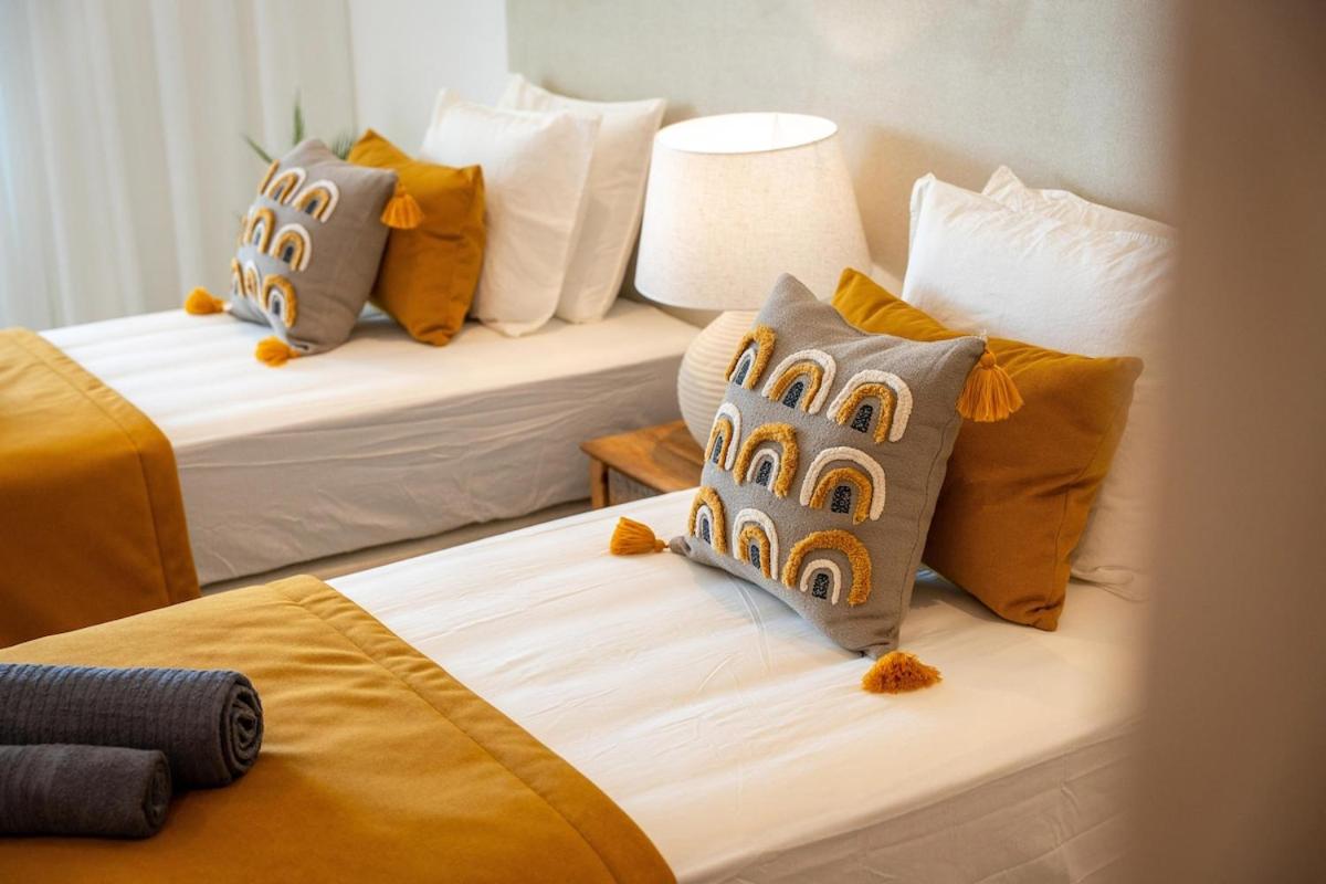 Luxury 3BR Sea Views, Pool, Sauna, Gym - 2