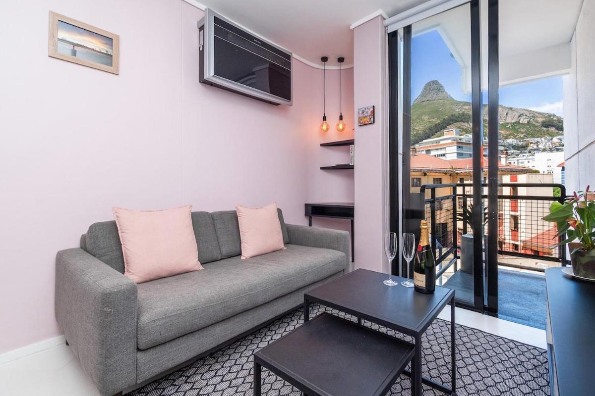 Seapoint Studio Apartment with View Of Lions Head.