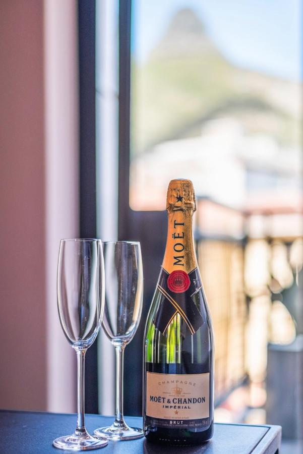 Seapoint Studio Apartment with View Of Lions Head. - 3