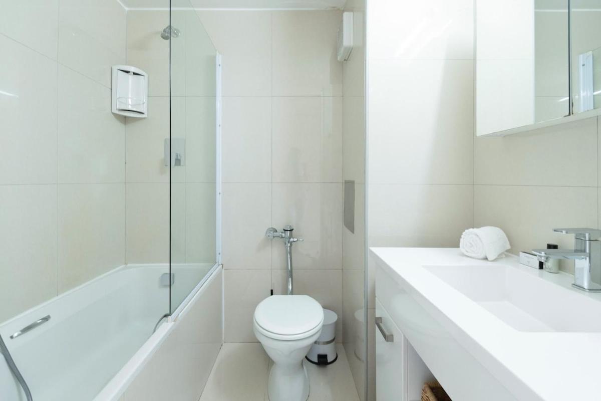 Apartment in Seapoint, Pool and free parking. - 3