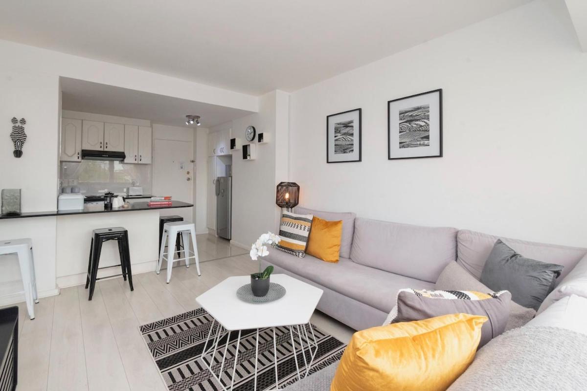 Apartment in Seapoint, Pool and free parking. - 4