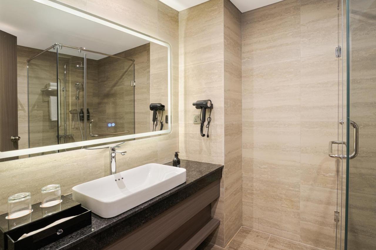 HARRIS Hotel & Suites Nagoya Batam - 2