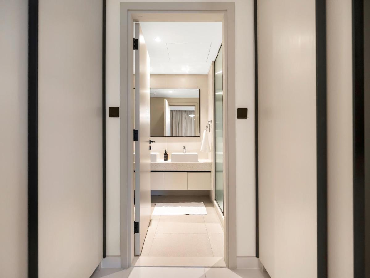 Lux 4 Bed with Views overlooking Private Beach - 3