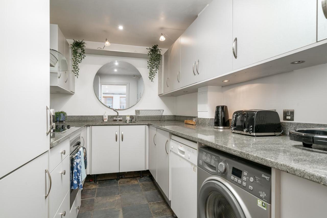 Spacious One Bed Apartment in Shoreditch - 4