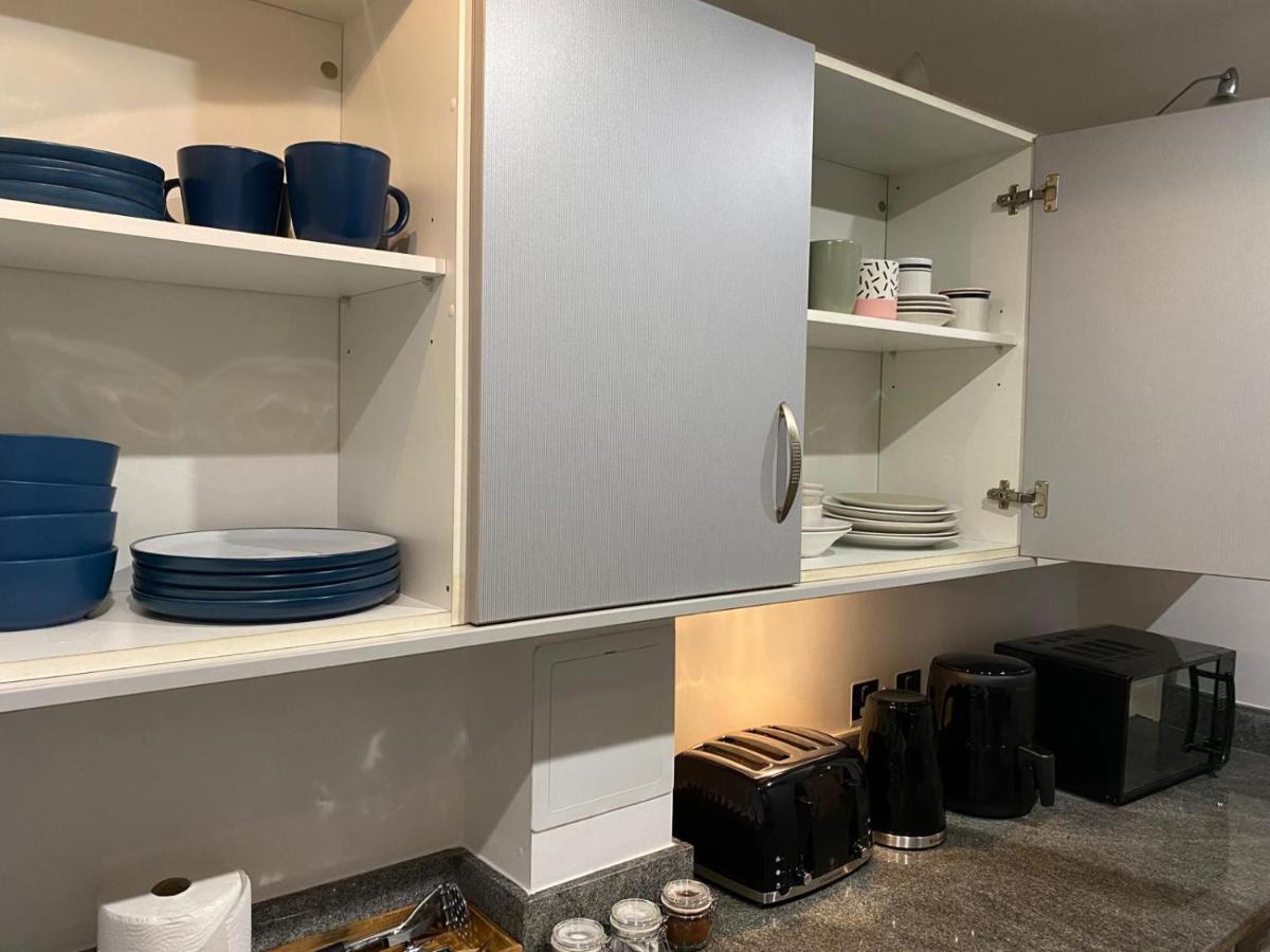 Spacious One Bed Apartment in Shoreditch - 3