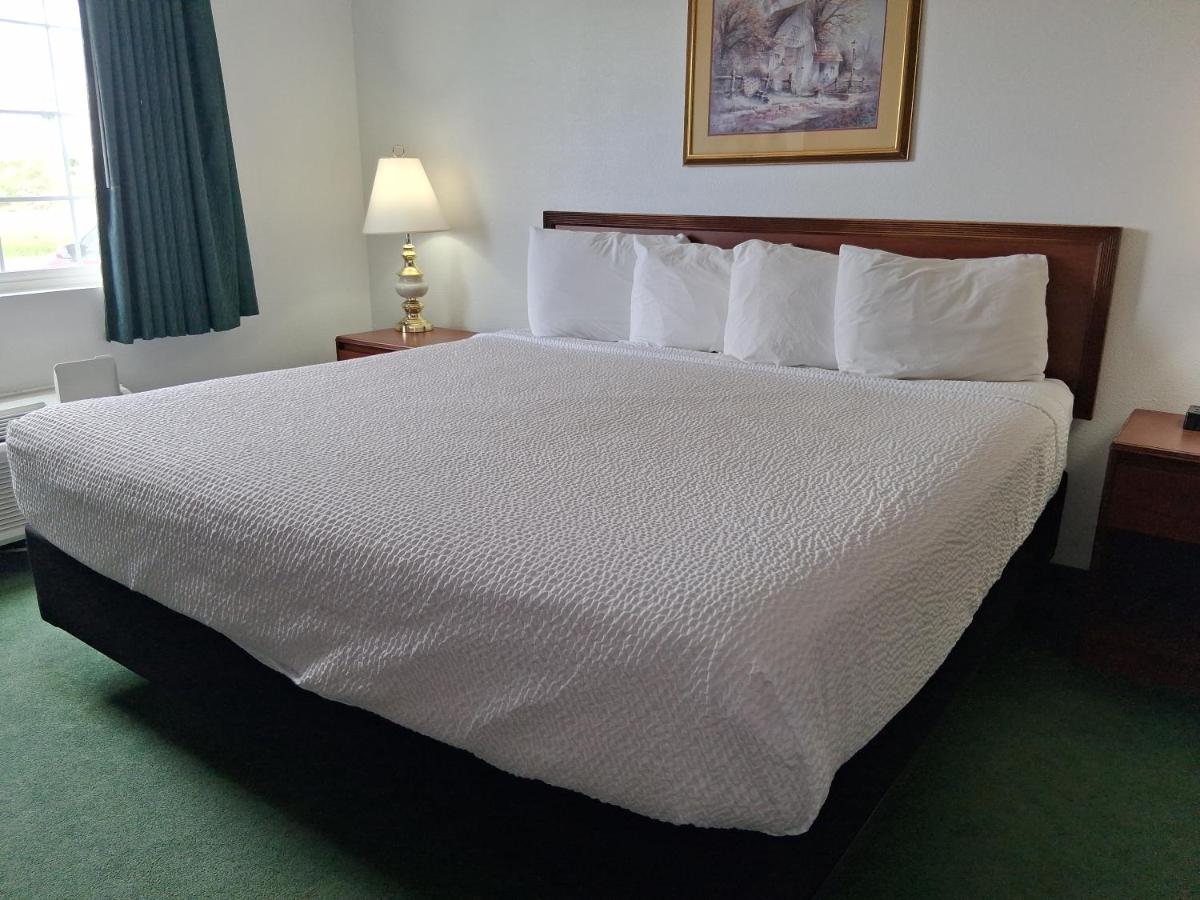 Fairbridge Inn and Suites - Miles City — photo 18