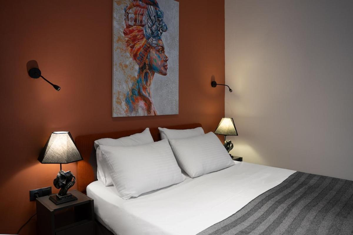 Charming 1BR Flat with Balcony in Cihangir - 2