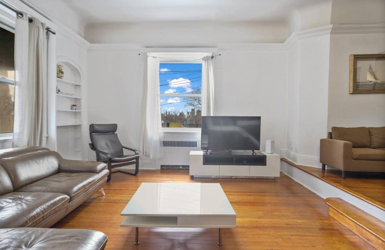 3BR Skyline Apt in Bustling District I Great Value NJ5