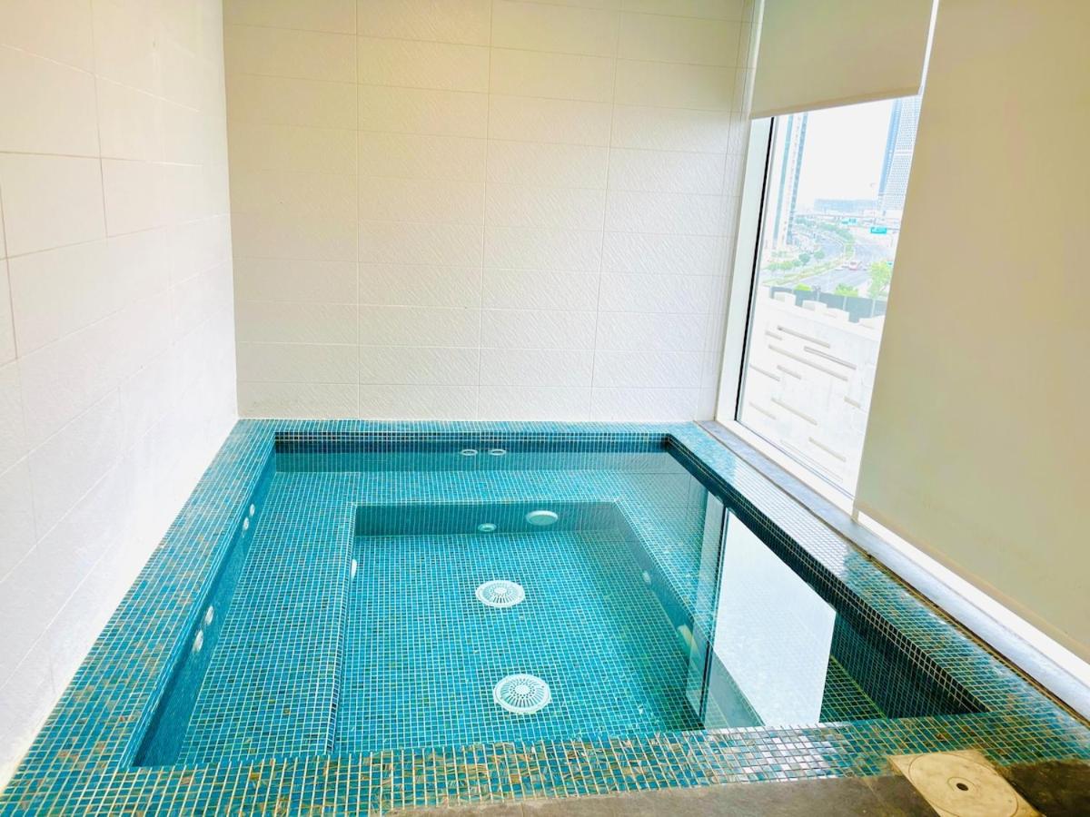 1Bhk Converted To 2Bhk Near Downtown Canal View - 3