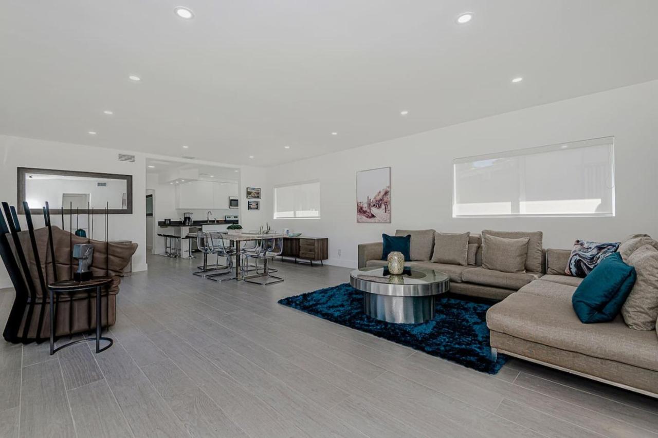 Stylish Apartment at Brickell ,Free Parking - 3