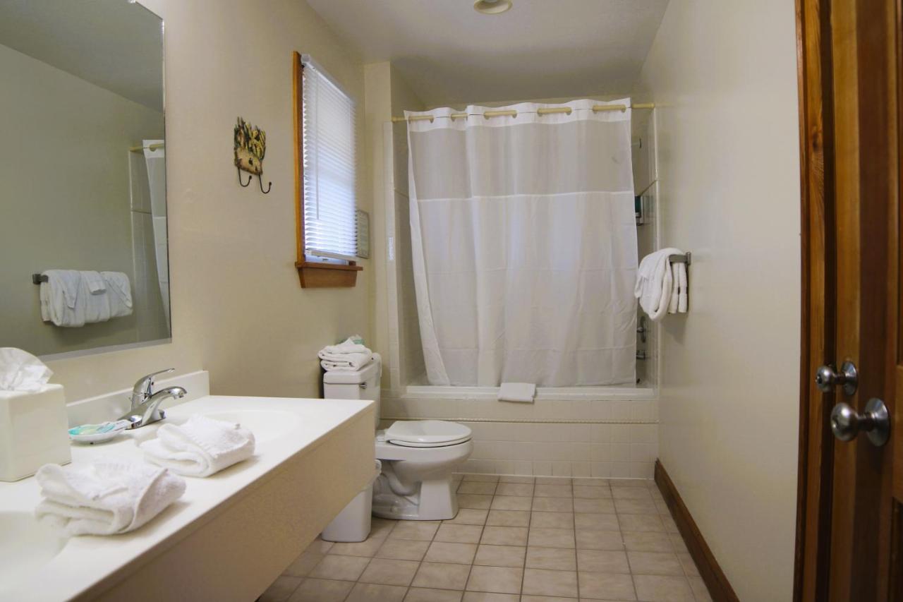 Pony Island Inn — photo 15