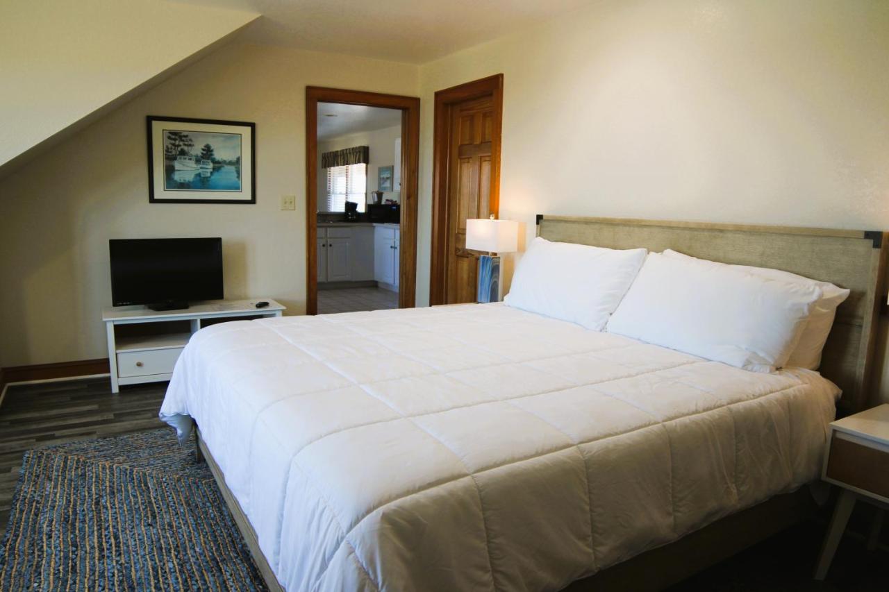 Pony Island Inn — photo 16