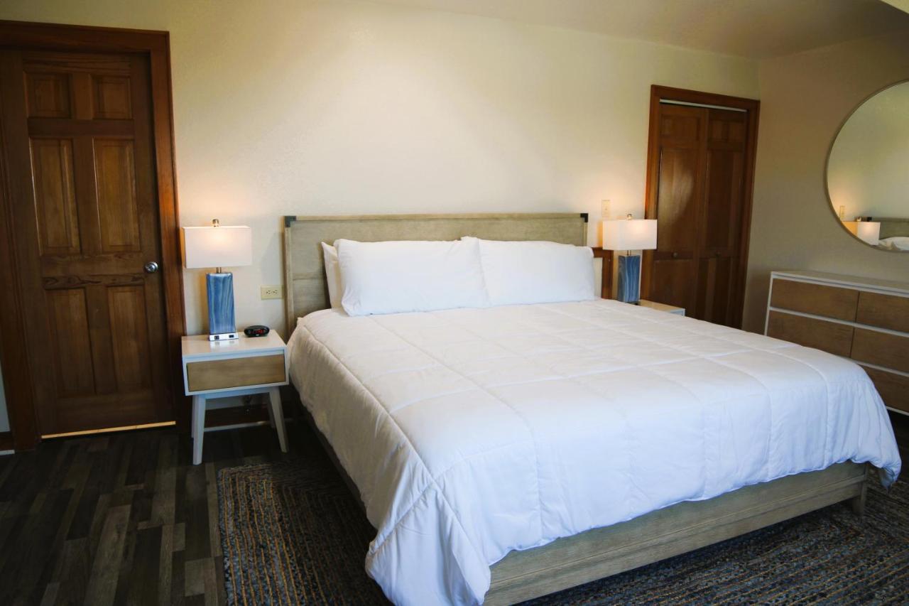Pony Island Inn — photo 18