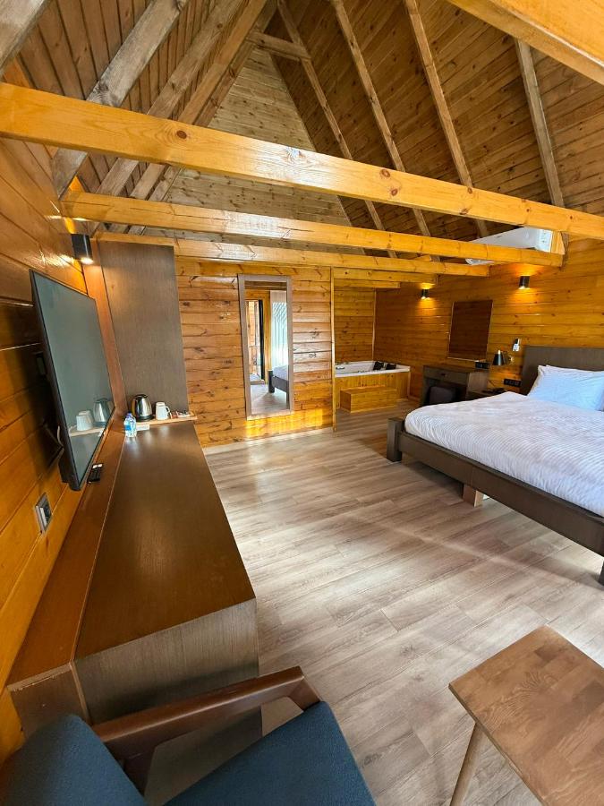 Junior Suite with Garden View