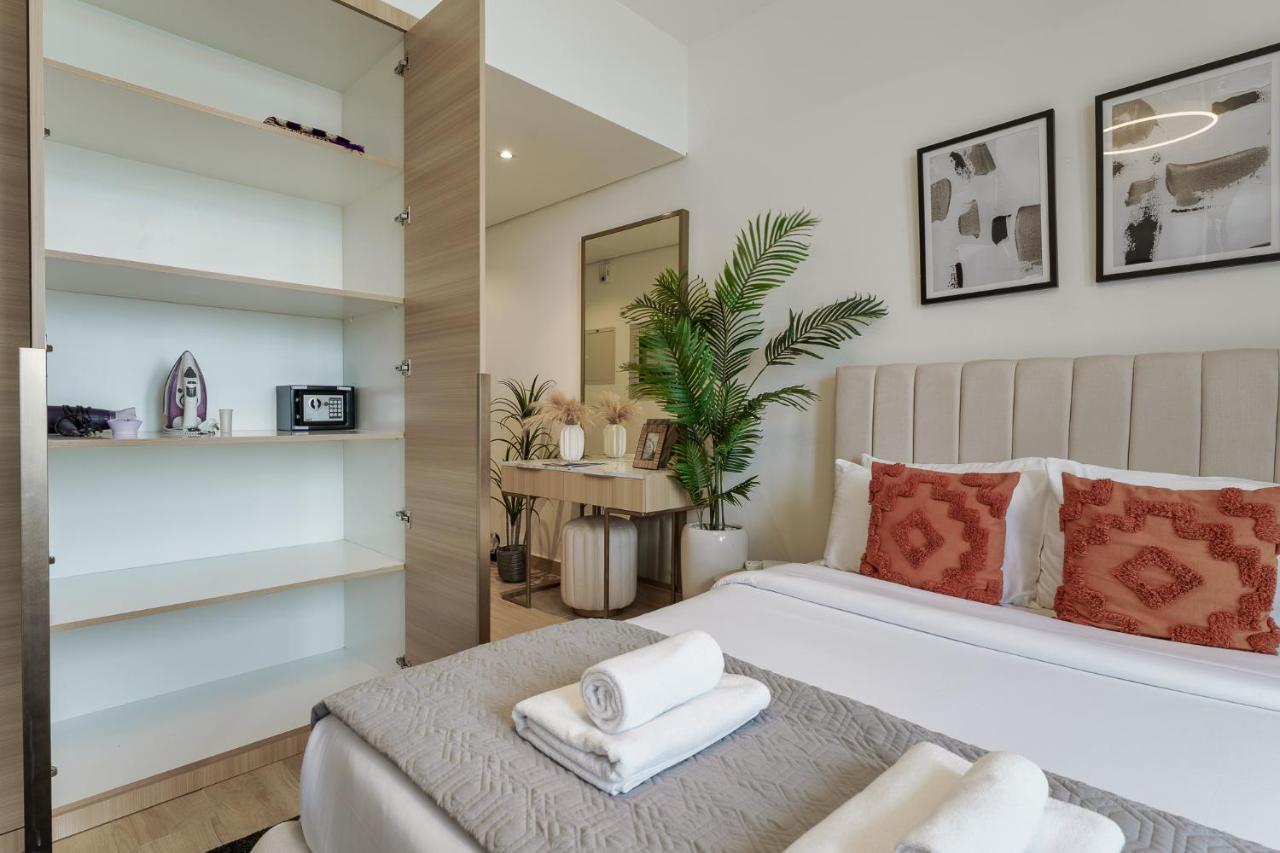 Stylish Studio with Gym & Pool Access - 2