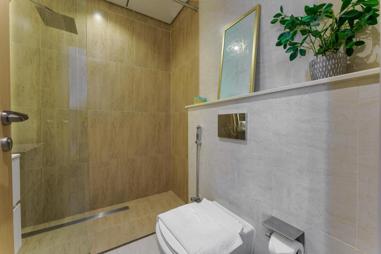 Stylish Studio with Gym & Pool Access - 3