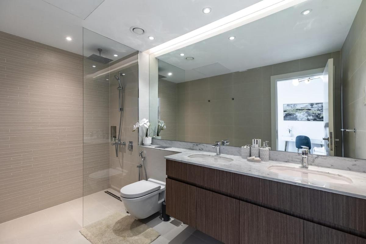 Goldbest Beachfront 2BR La Mer - 3