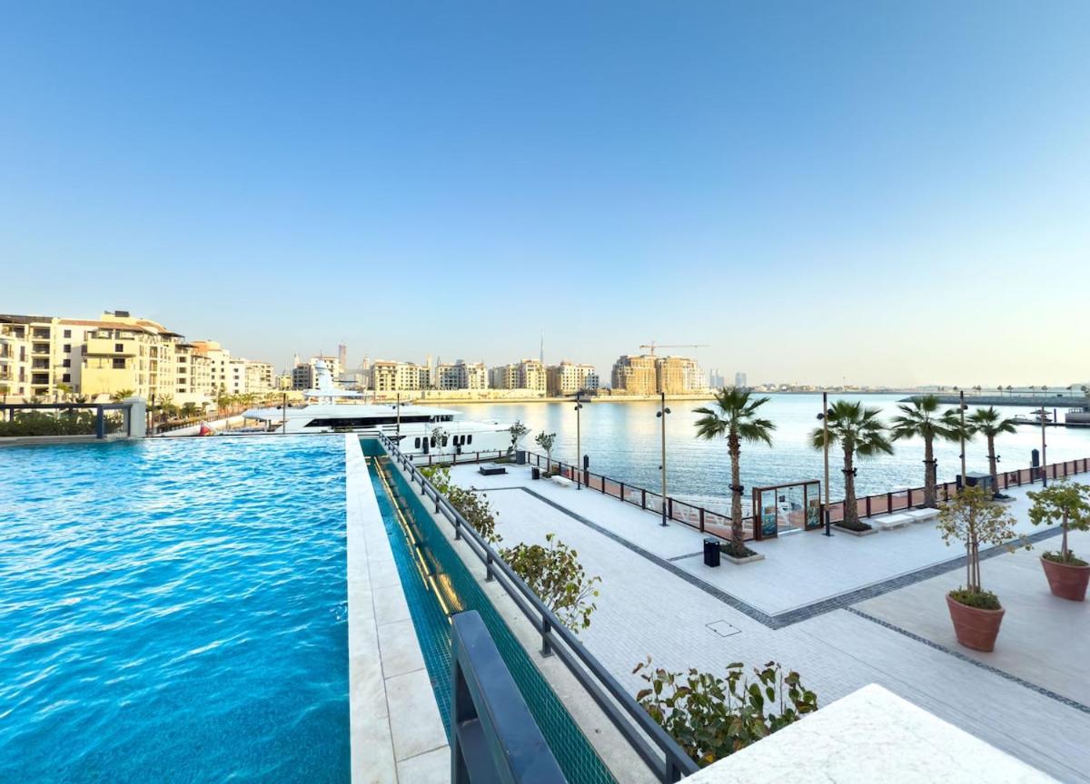 Goldbest Beachfront 2BR La Mer - 4