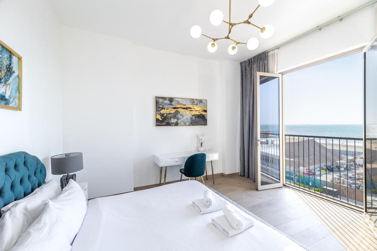 Goldbest Beachfront 2BR La Mer - 2