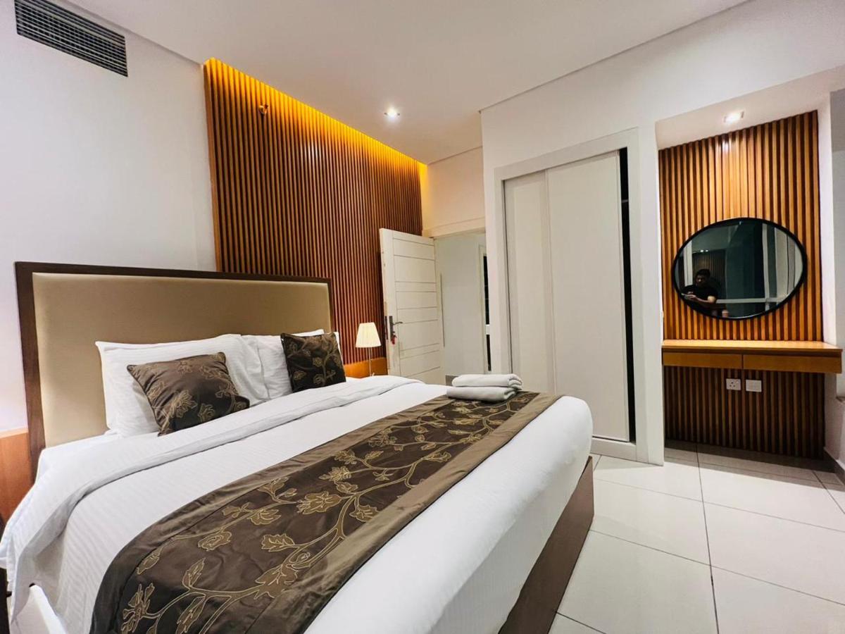 Private rooms in 3 bedroom apartment SKYNEST Homes marina pinnacle - 4