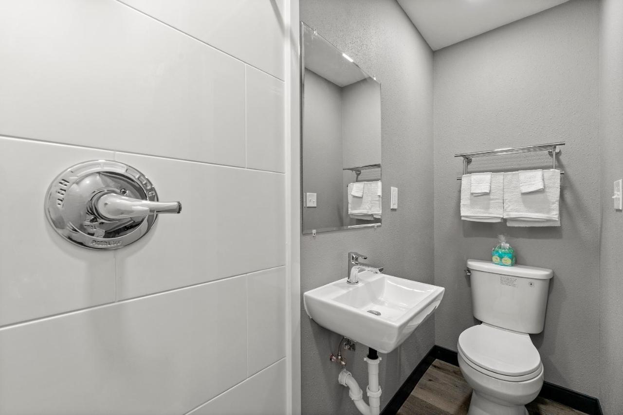 Superior Creek Lodge Move in special 310$(WIFI COMING SOON) — photo 8