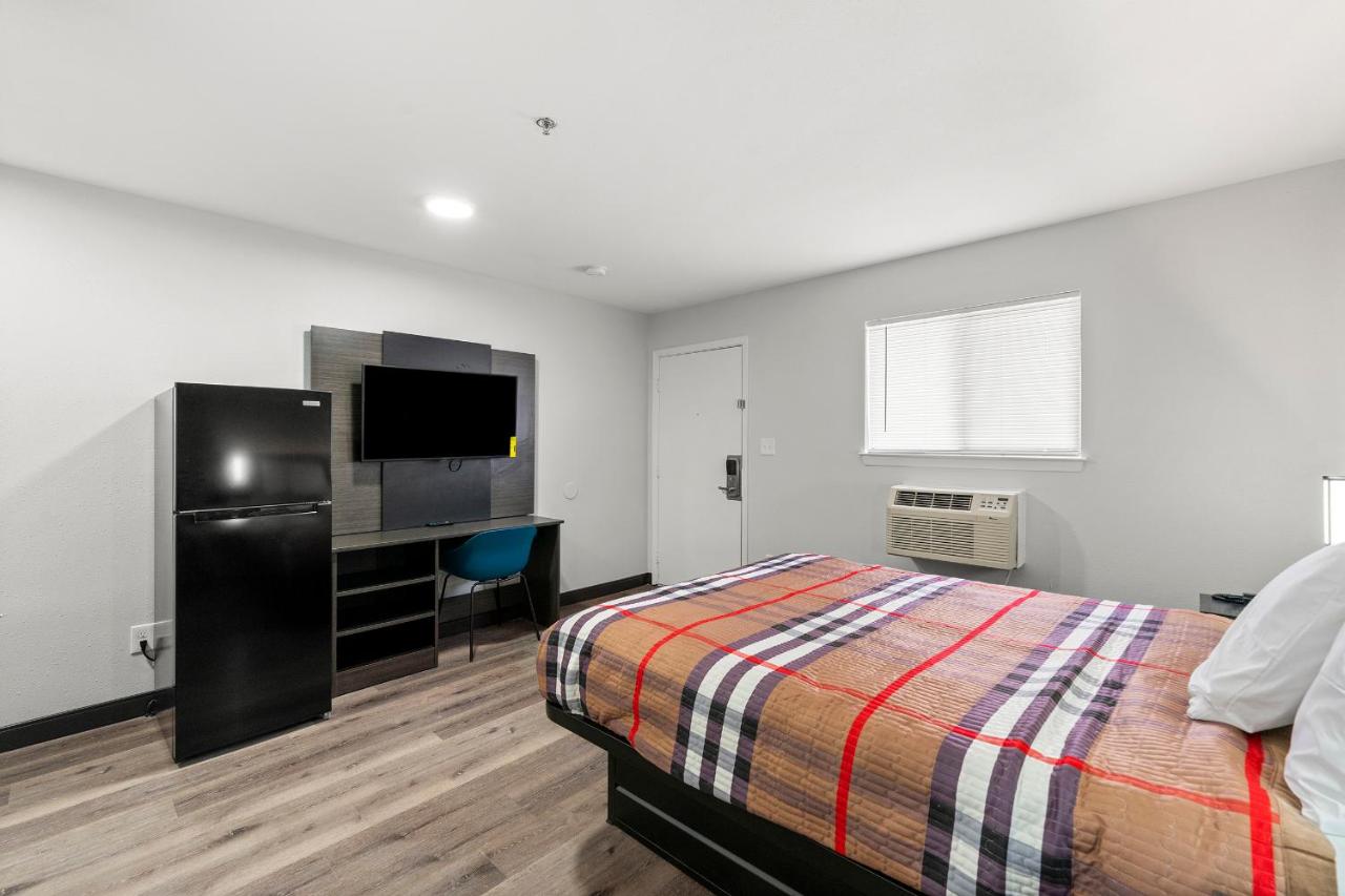 Superior Creek Lodge Move in special 310$(WIFI COMING SOON) — photo 5