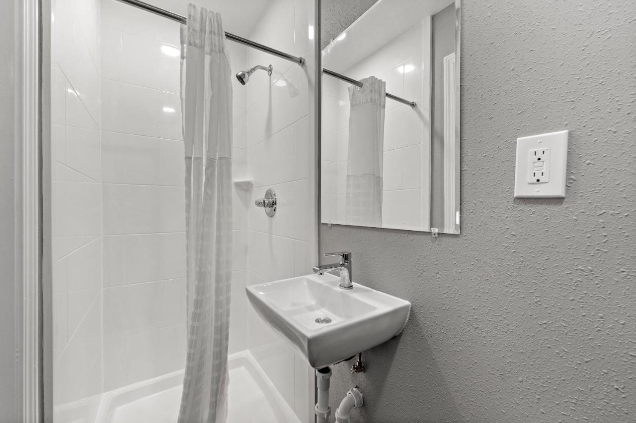 Superior Creek Lodge Move in special 310$(WIFI COMING SOON) — photo 9