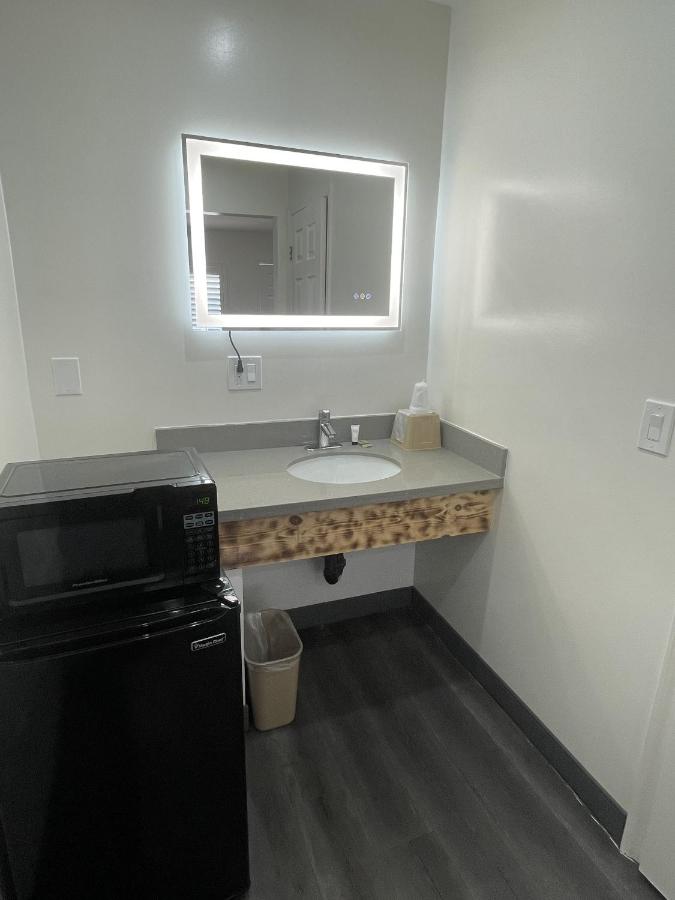 Newport Bay Inn — photo 21