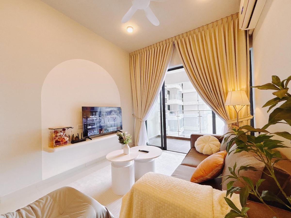 Scenic Country Garden Danga Bay by Lions Bay - 4