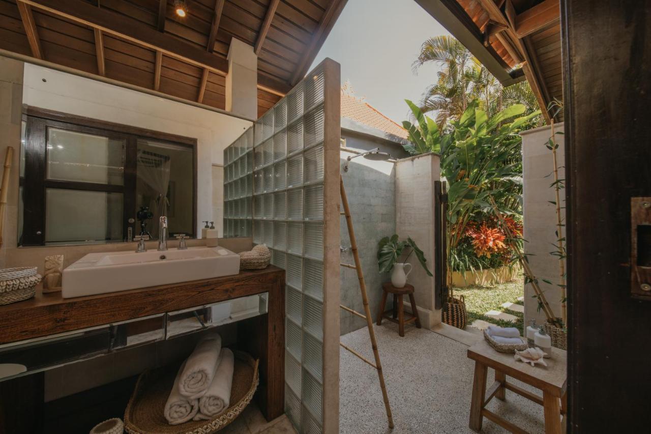 Villa Delapan Seminyak - 3