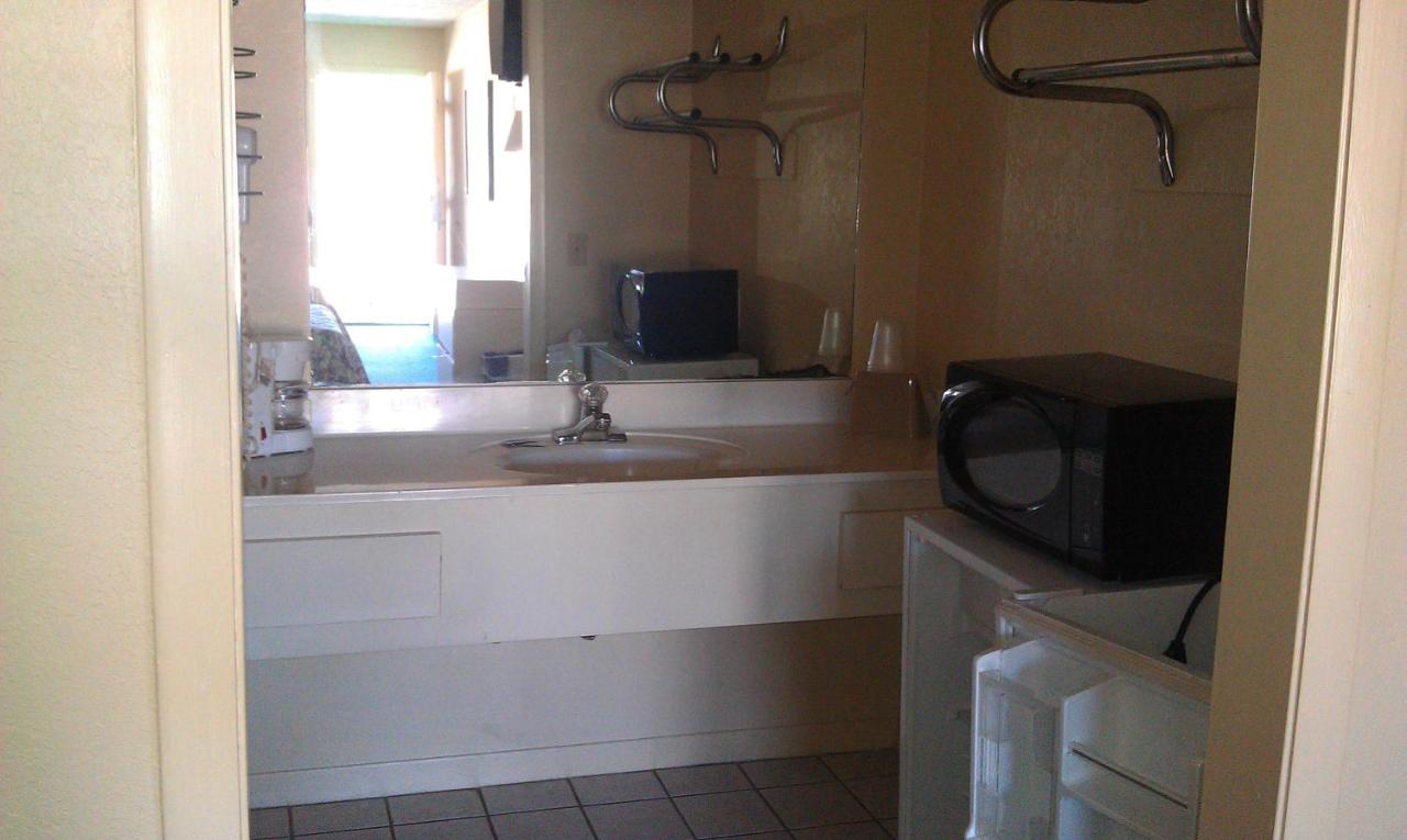 Tween Bay's Motel — photo 8