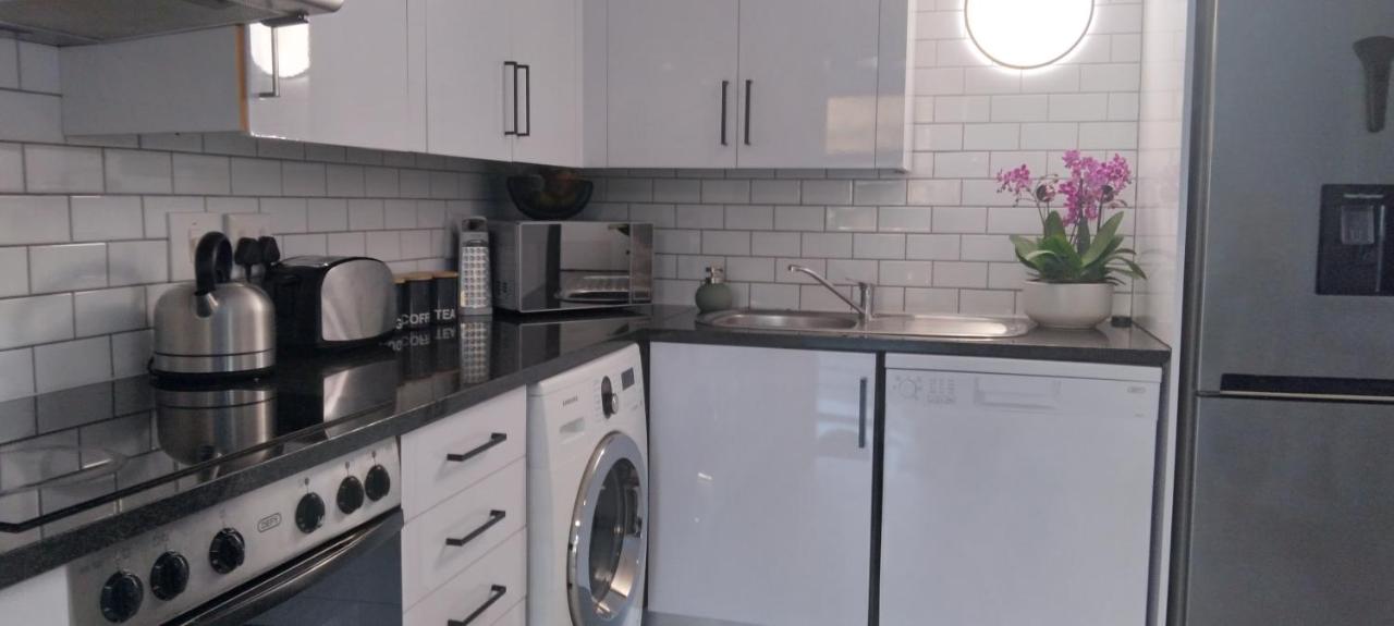 Beach Apartment with magical Mountain and Sea views - 4