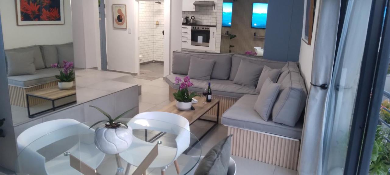 Beach Apartment with magical Mountain and Sea views - 5