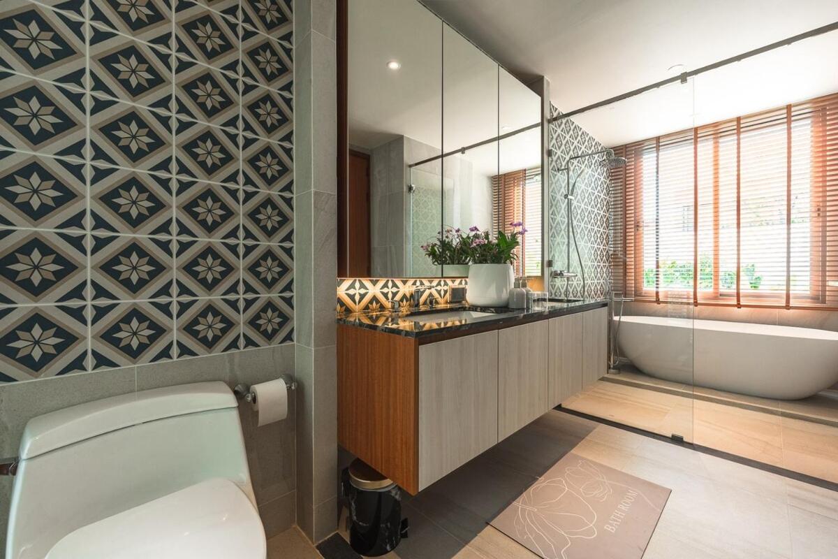 V186 Quiet Glamour Oasis 4BR Poolside Sanctuary - 3