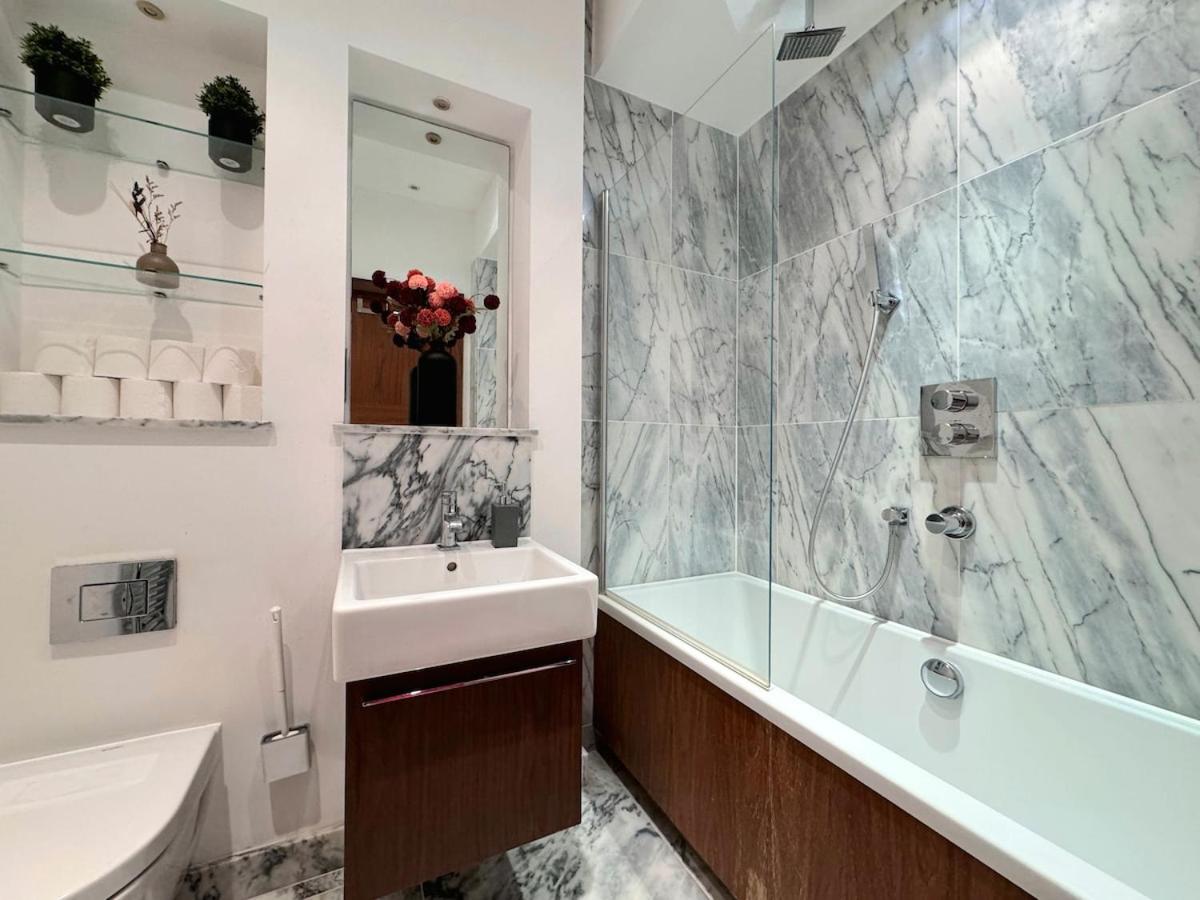 2BD Luxurious Holborn Apartments - 3