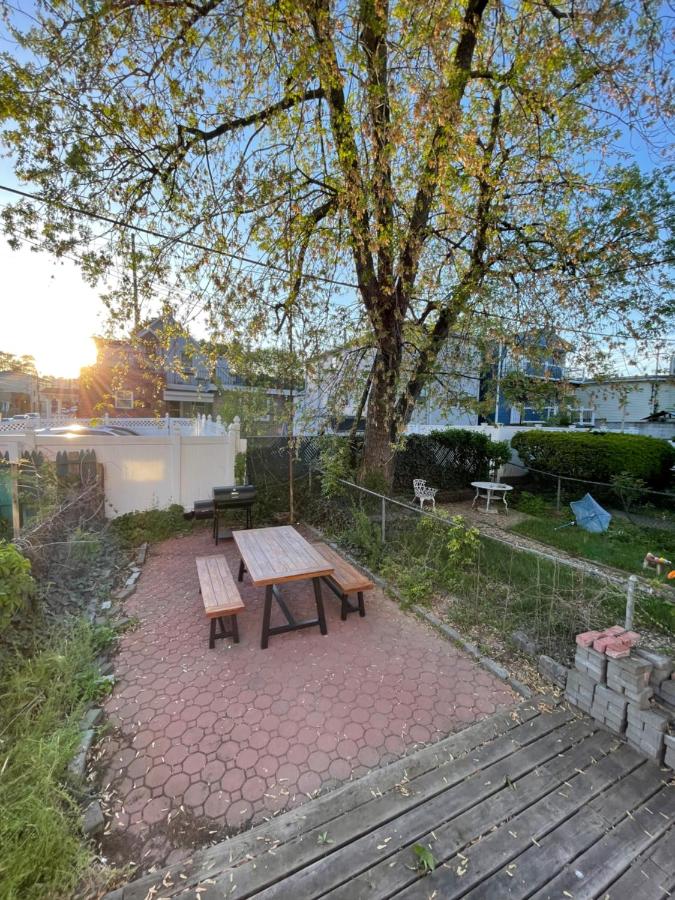 4 ROOMS FAMILY HOUSE WITH BACKYARD, LAUNDRY AND PARKINg - 5