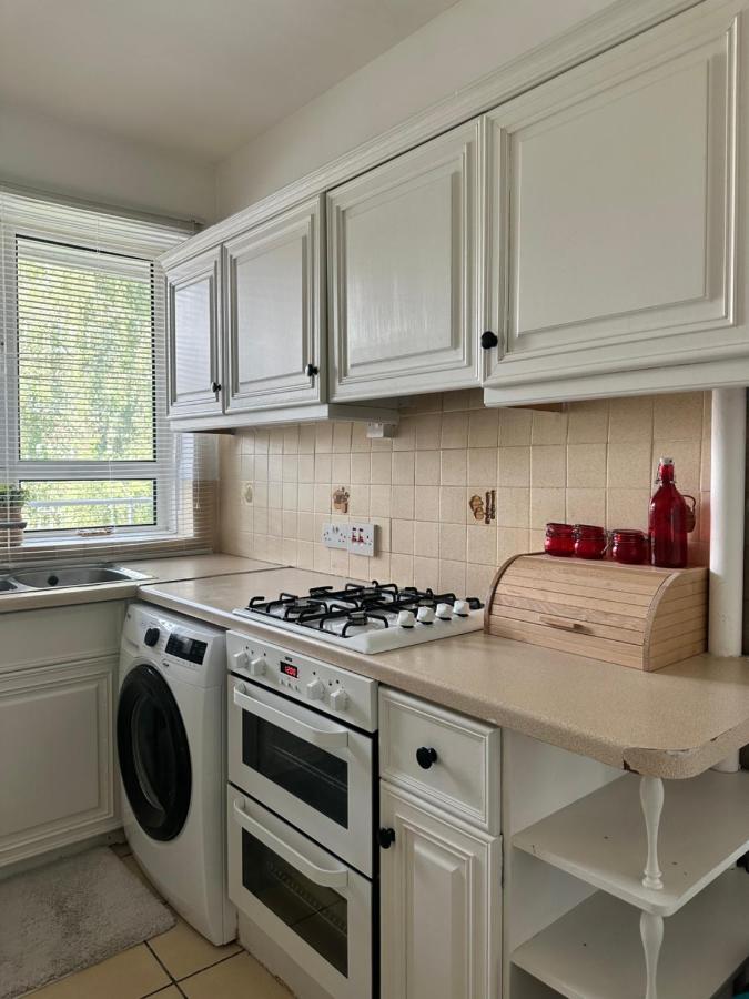 Modern One Bedroom Apartment, Sloane Square - 4