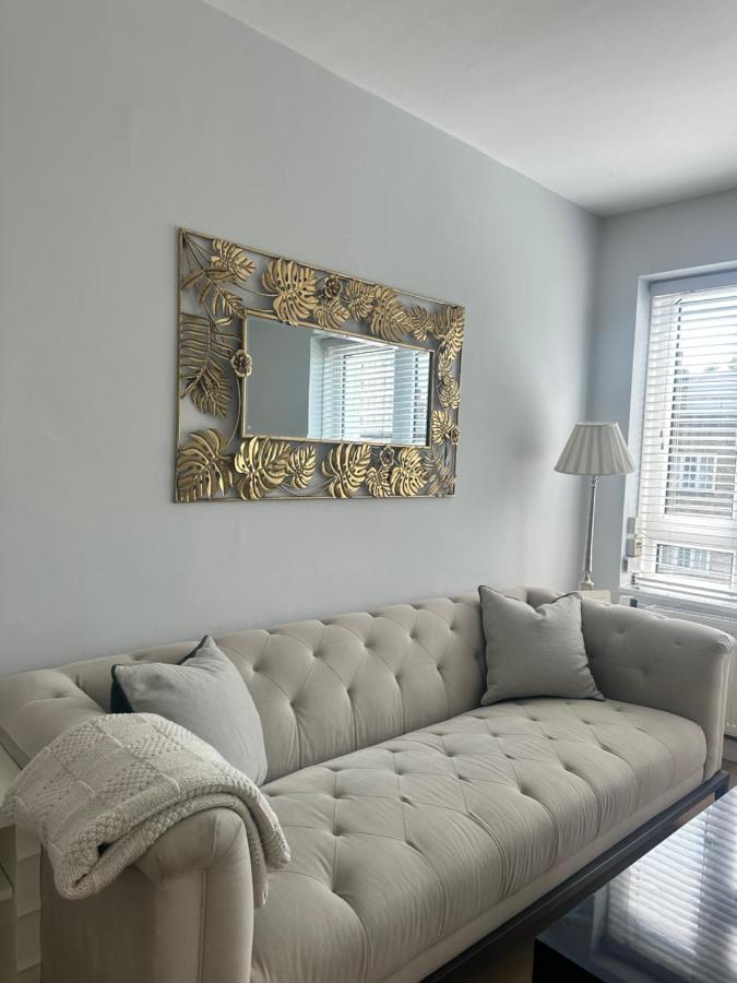 Modern One Bedroom Apartment, Sloane Square - 5