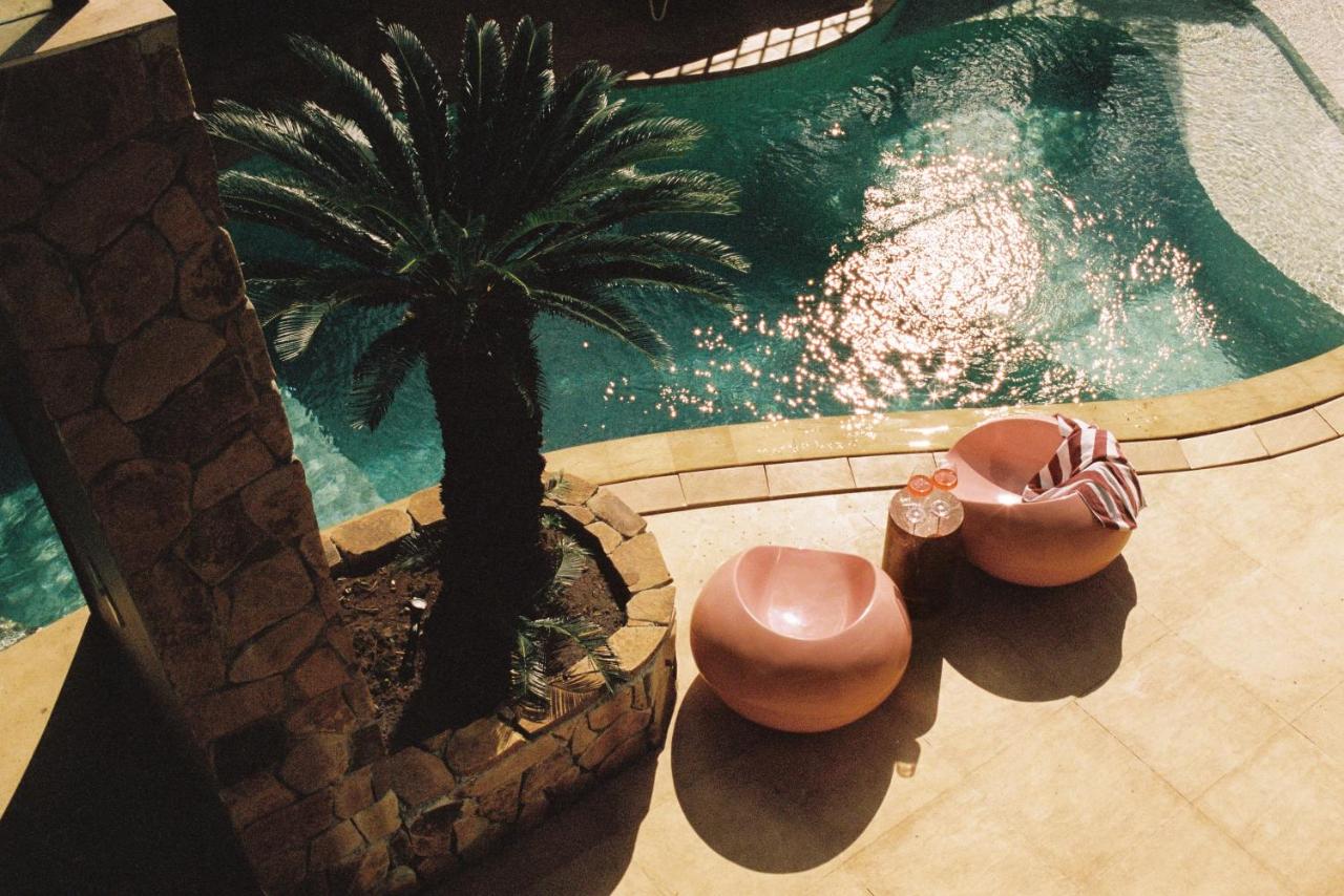 Slim Summer House, 4 bedroom Mid Century Villa in Uluwatu - 2