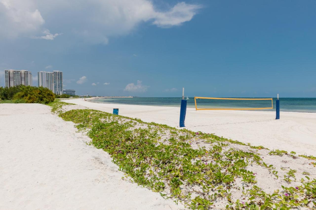 3BR Apt in Puerto Cancun with Rooftop/Beach access - 4