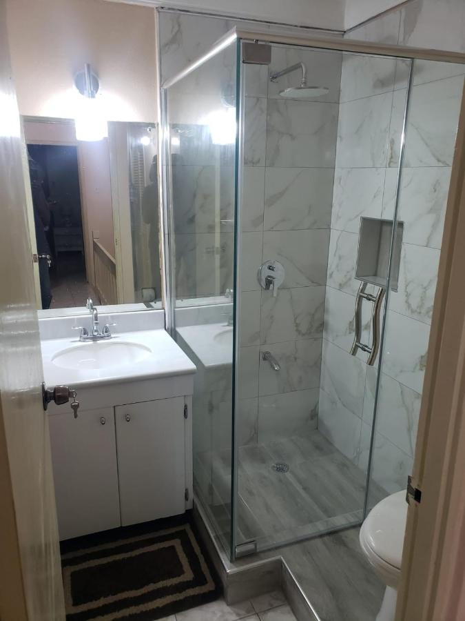 Finest Accommodation Renfrew Place 4-12 Renfrew Rd 2 bedroom 2 bat Apt # 15 New Kinston Jamaica - 5